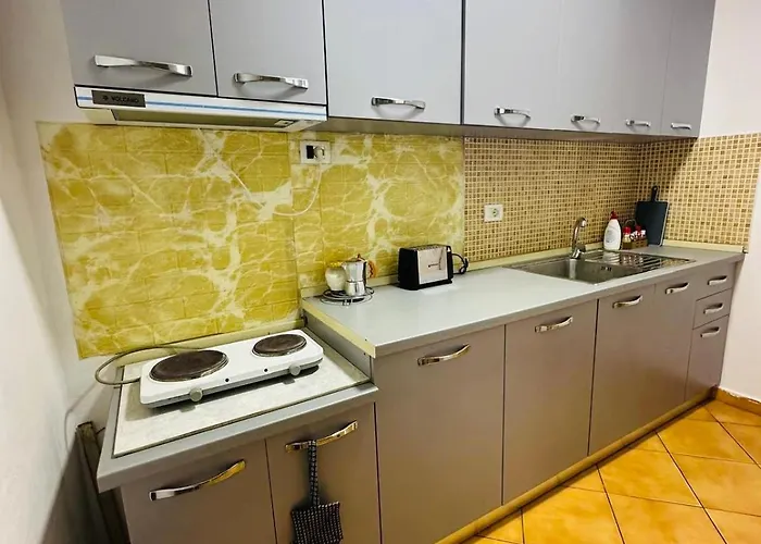 - Very Large - Self Check In - Parking Available Appartement *