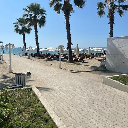 Apartment - Very Large - Self Check In - Parking Available