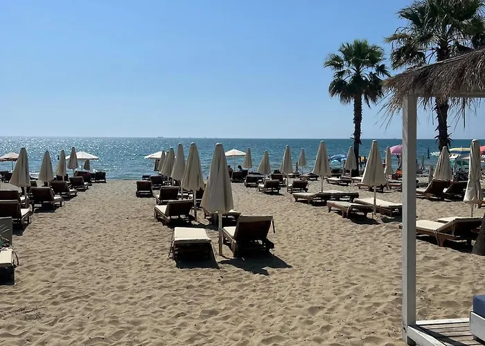 - Very Large - Self Check In - Parking Available Апартаменты