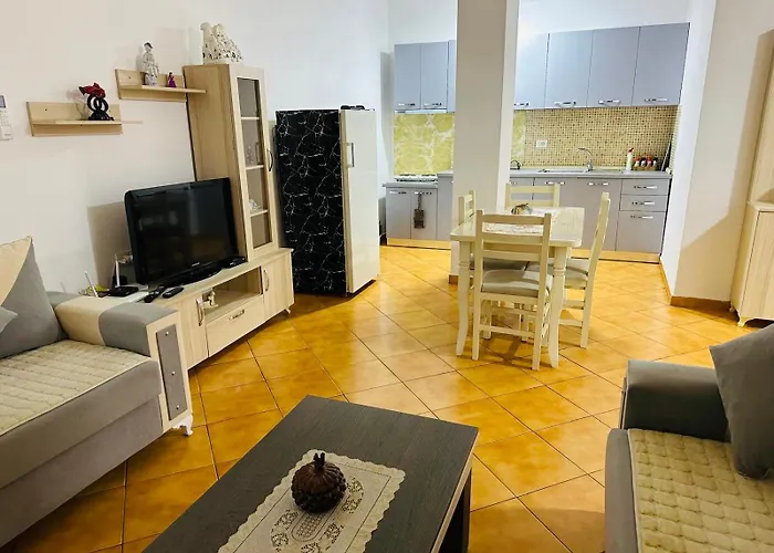 - Very Large - Self Check In - Parking Available Апартаменты *