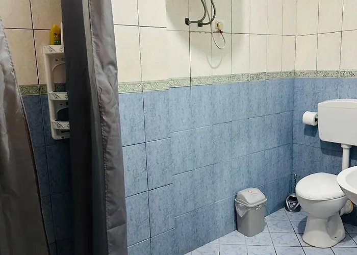 - Very Large - Self Check In - Parking Available Голем